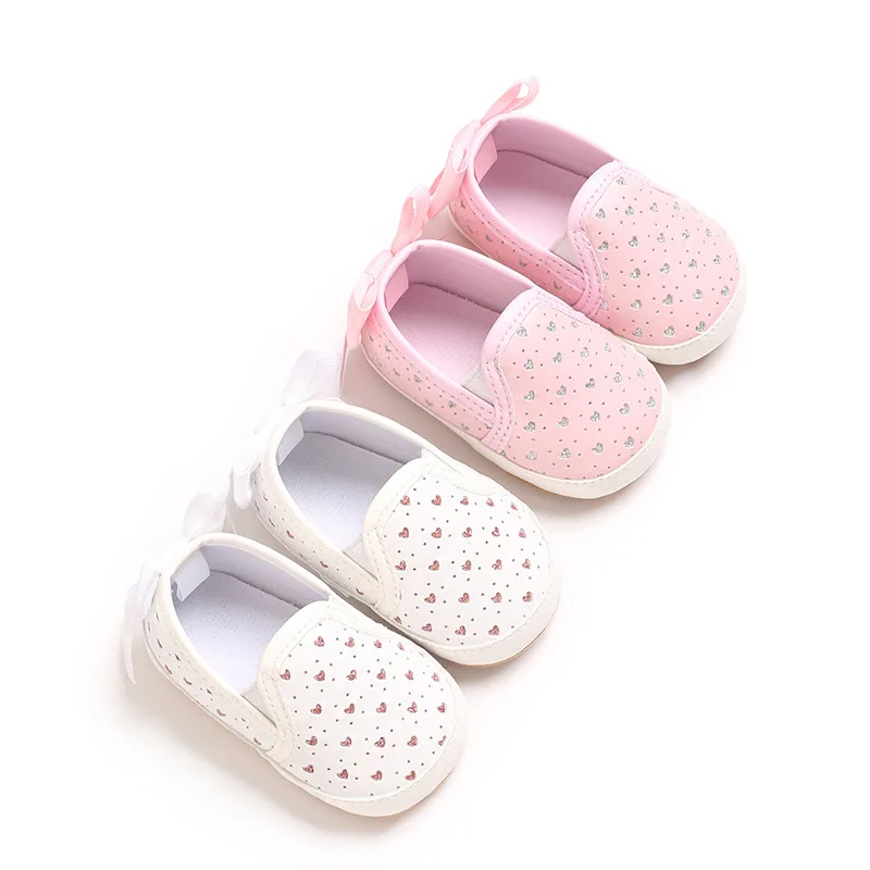 

Cute heart-shaped walking shoes for baby girls, comfortable and casual, suitable for outdoor activities