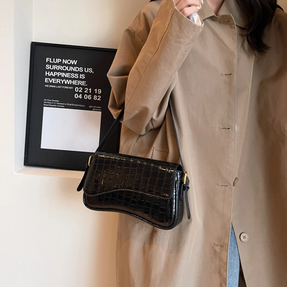 

PU Leather Stylish Shoulder Bag Waterproof Women Chic Sling Purses Large Capacity Single Shoulder Bag Buckle Closure Travel Bags