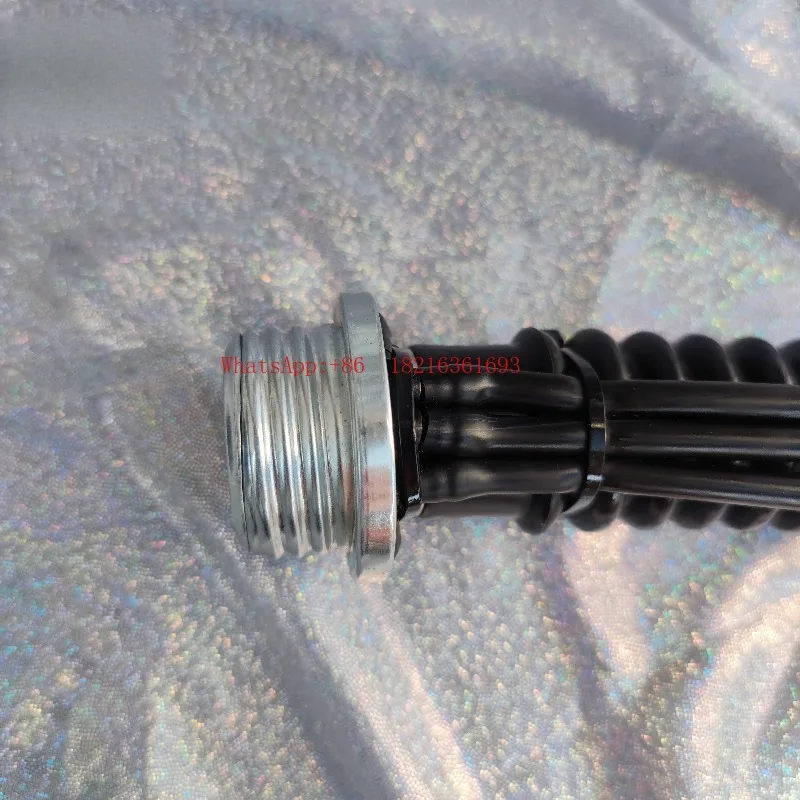 

Новейший резиновый шланг для противогаза 2026 года с специальным металлическим соединением для подачи воздуха