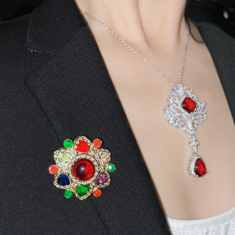 

MDLFES Moissan Diamonds Style Винтажная позолоченная брошь с микронабором из цветного циркония с лентой