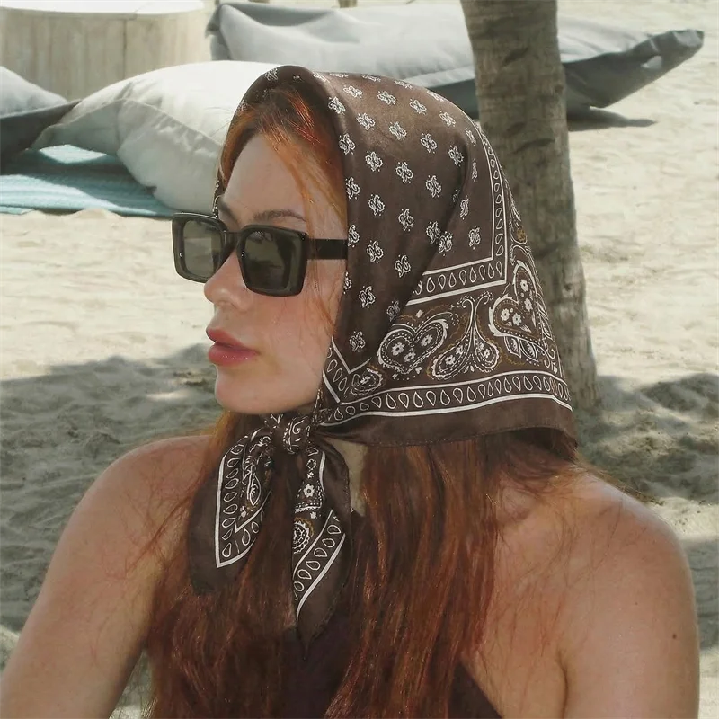 

Атласный квадратный платок 2026 для женщин: мусульманский хиджаб, элегантный шелковый шейный платок с принтом, шаль, повязка на голову, аксессуар для волос, бандана