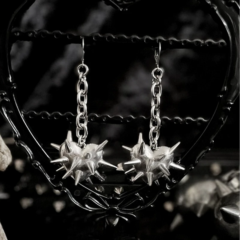 

1 Pair Beautiful New Personalized Dark Gothic Earrings with Spike Heart Chain Earrings, Love Coldness Style Earrings heart