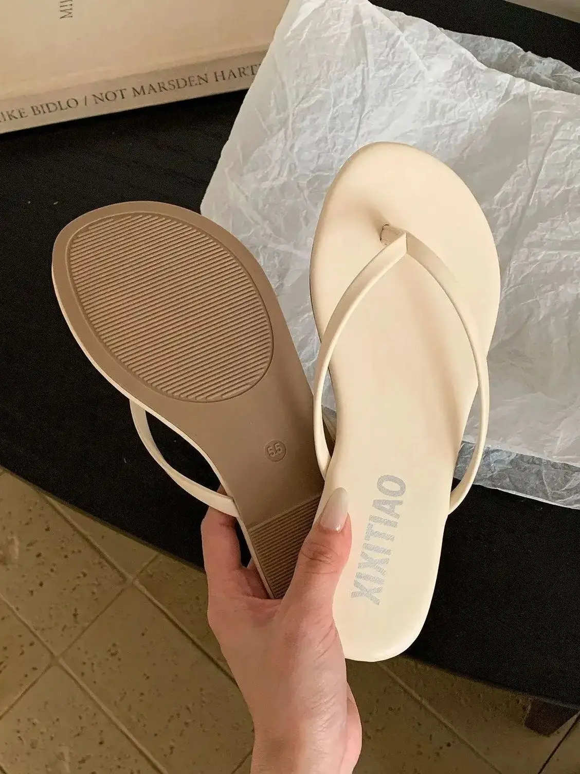 

Solids Minimalist Personalised Flip-Flops for Women: Summer Holiday Non-Slip Sandals, Breathable