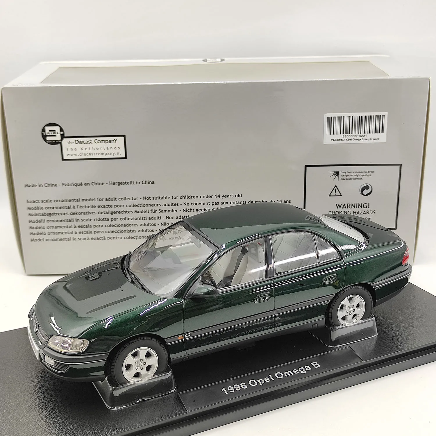 

Defects Diecast TRIPLE9 1:18 Scale 1996 Opel Omega B Dark Green Alloy Car Model Collectible Toy Gift Souvenir Display Ornament