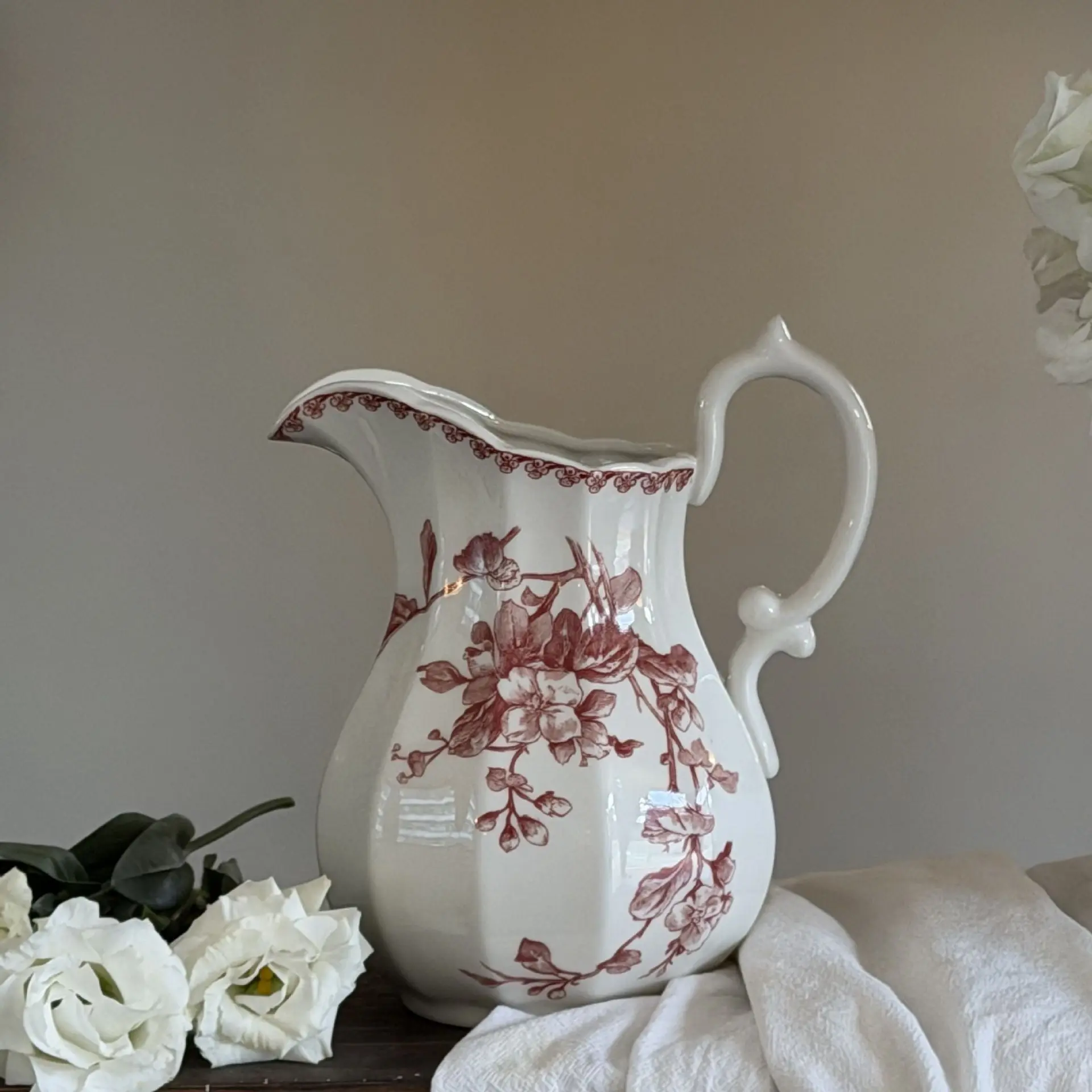 Minimalist Ceramic Vase, French Romantic Living Room, Dining Table, Entryway, Illustration, Water-Filled Milk Jug Ornament