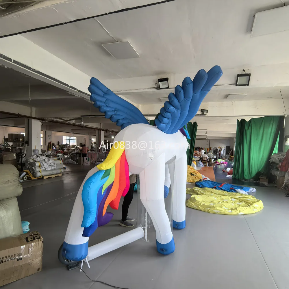 Kleurrijke 3mH gigantische opblaasbare eenhoorn aanpasbare opblaasbare dierlijke cartoon paard voor parade festival evenement decoratie