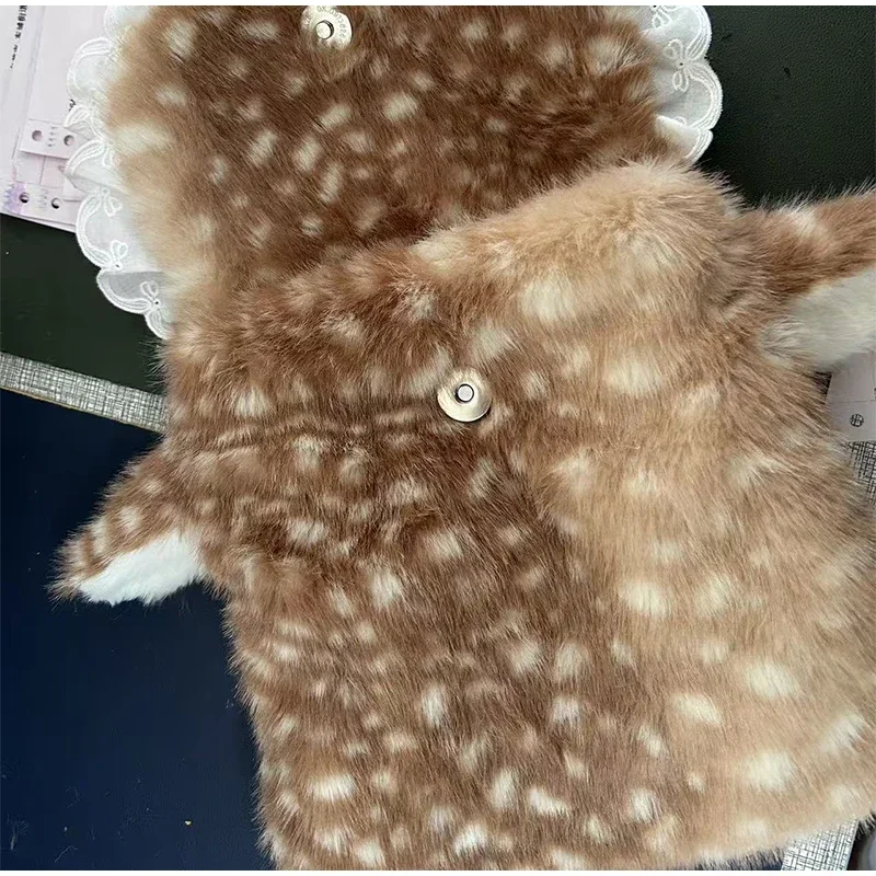 Japanische Hirsch gefleckte Band Plüsch Unterarm Umhängetasche, Mori Girl Elch flauschige Frauen Geldbörse, Winter süße Woodland Fairycore Handtasche – Detail 10