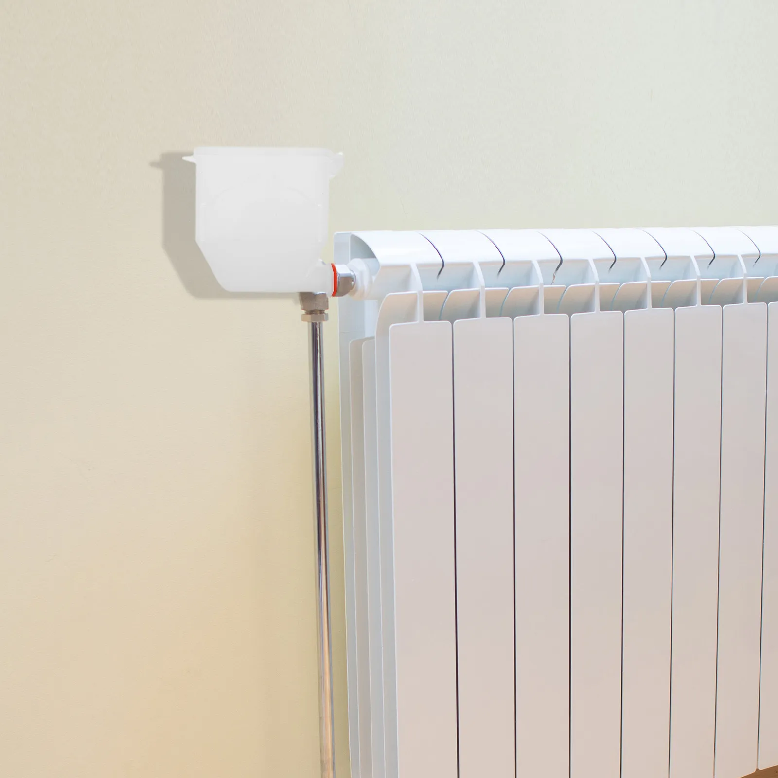 

Plastic Radiator Water Funnel 34 Wide Proof Lid Heat Resistant Industrial Funnel for Coolant Filling