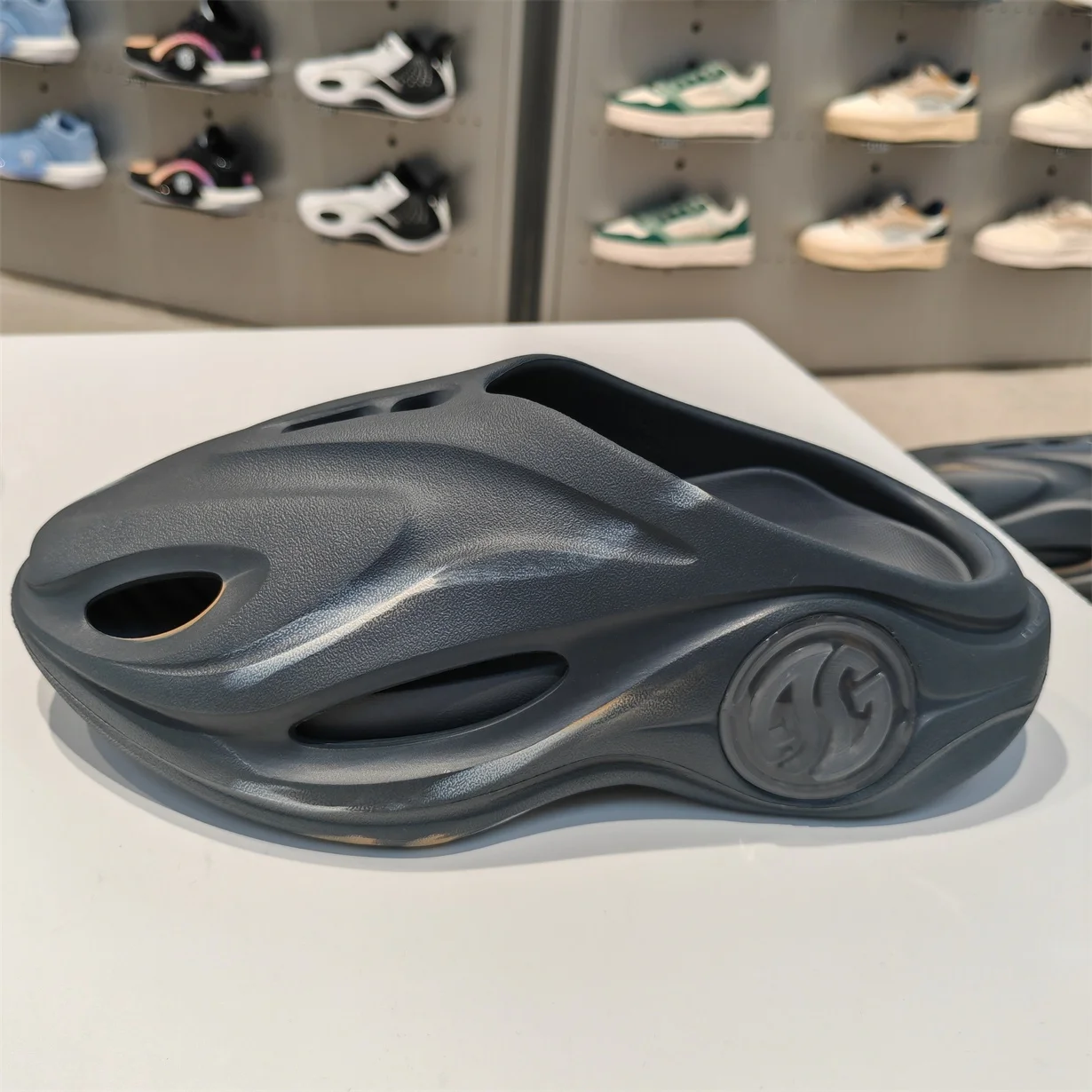 รองเท้าบาสเก็ตบอลผู้ชาย 36 °   รองเท้ากีฬาแบบมีรู น้ำหนักเบา กันลื่น ระบายอากาศได้ดี สวมใส่สบาย เหมาะสำหรับฤดูร้อน ปี 2025