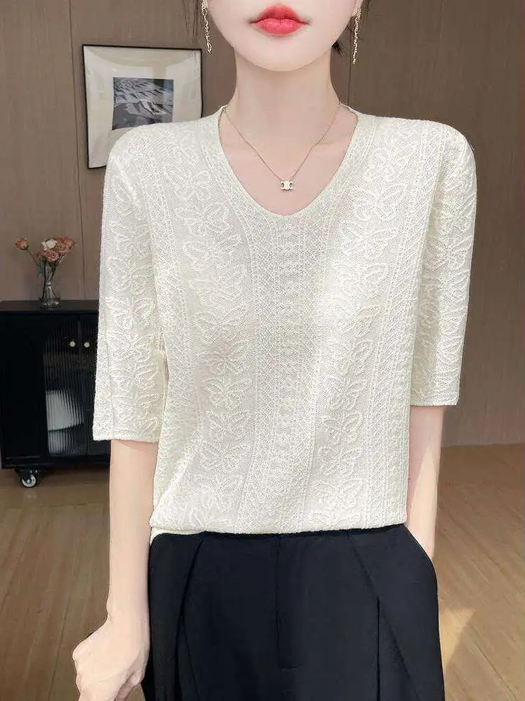 

Летняя новинка: Свободная повседневная футболка из ледяного шелка с коротким рукавом, V-образным вырезом и кружевной вышивкой для женщин – комфортная и дышащая