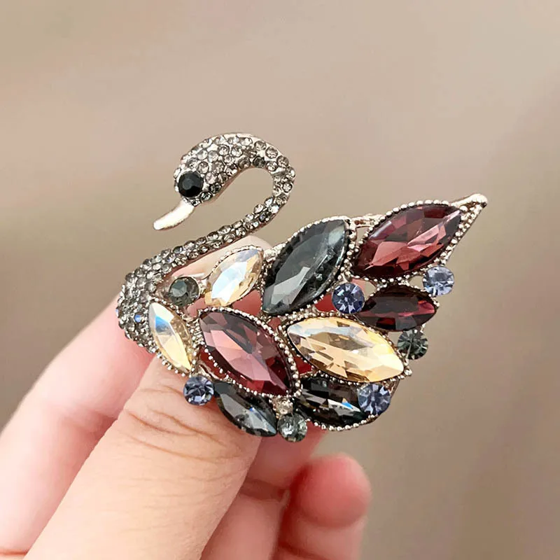 

Красочная женская брошь в виде лебедя с кристаллами, элитная и ниша, брошь в стиле ретро с животными, одежда