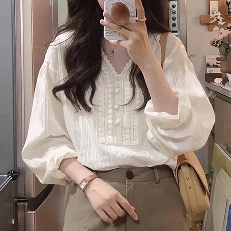 Sweet Lace Loose Blouse Fashion Women's Long Lantern Sleeve Blouse White Tops Office Lady Elegant Autumn V-neck Shirt 8225