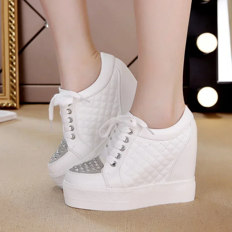 

2024 New Casual Shoes for Women Wedge Heel Big Leather Vulcanized Shoe White Black Rhinestones High Top Lace Up Sneakers