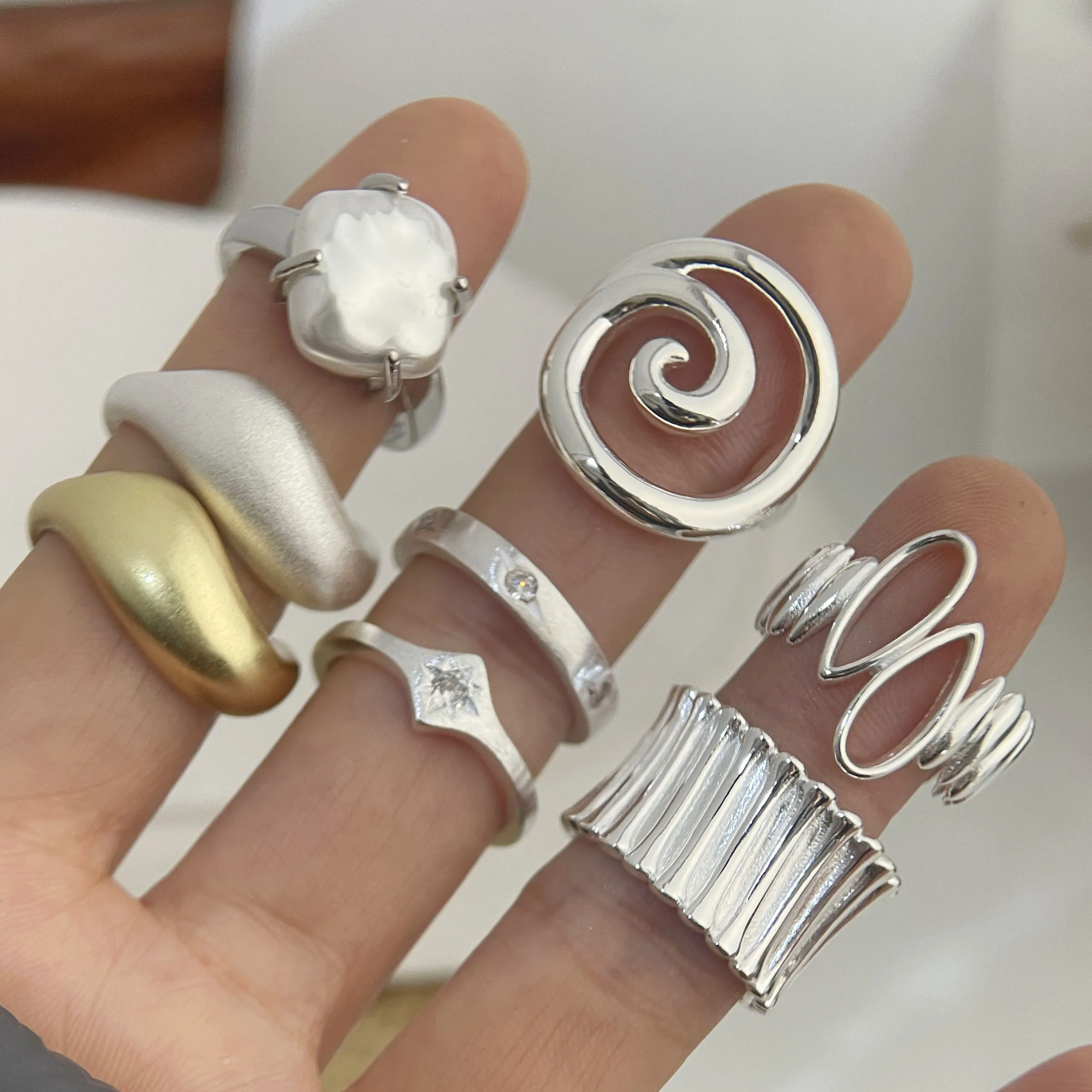 

Minimalist Chunky Ring Set, 7Pcs Gold & Silver Tone Mix Design, Trendy Stackable Finger Rings for Women