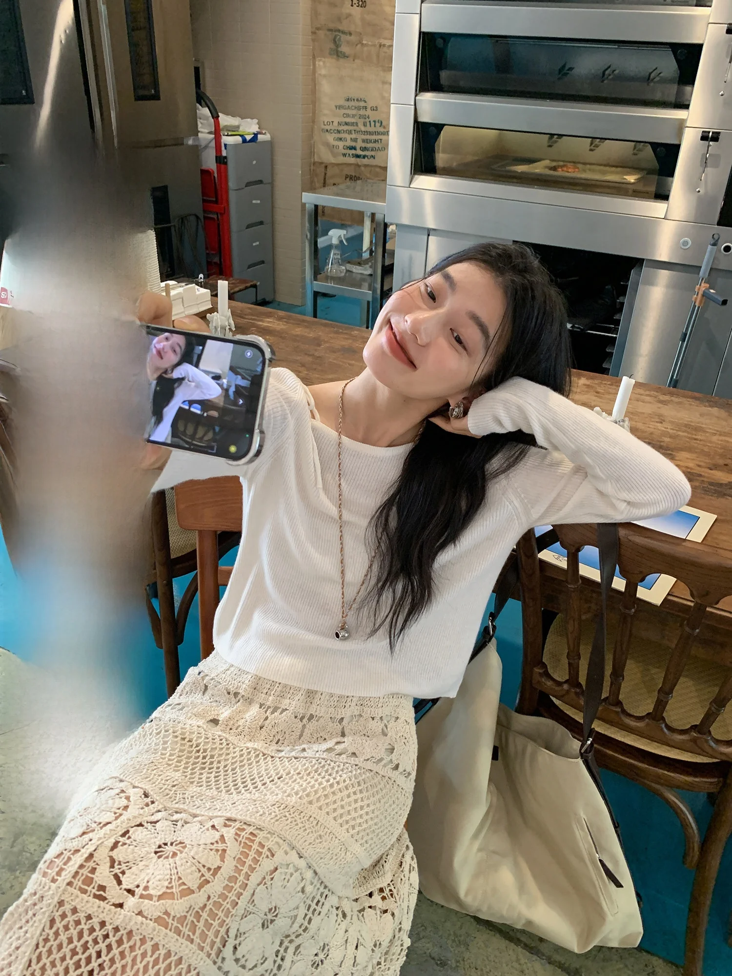 

Белый вязаный свитер с открытыми плечами и длинными рукавами, женская верхняя одежда, новинка весна-зима, красивый топ в корейском стиле для девушек