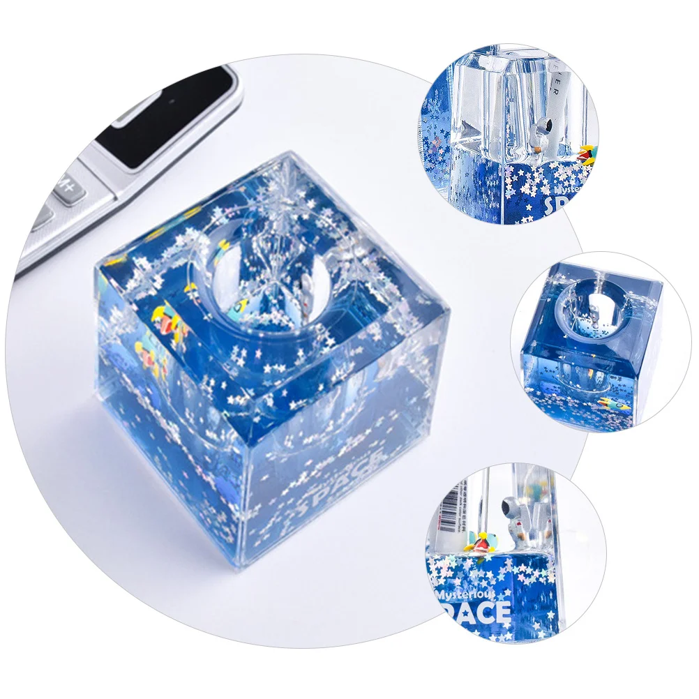 

Astronaut Quicksand Pen Holder Acrylic Desktop Organizer Storage Container for Makeup Cosmetics Travel Pen Holder