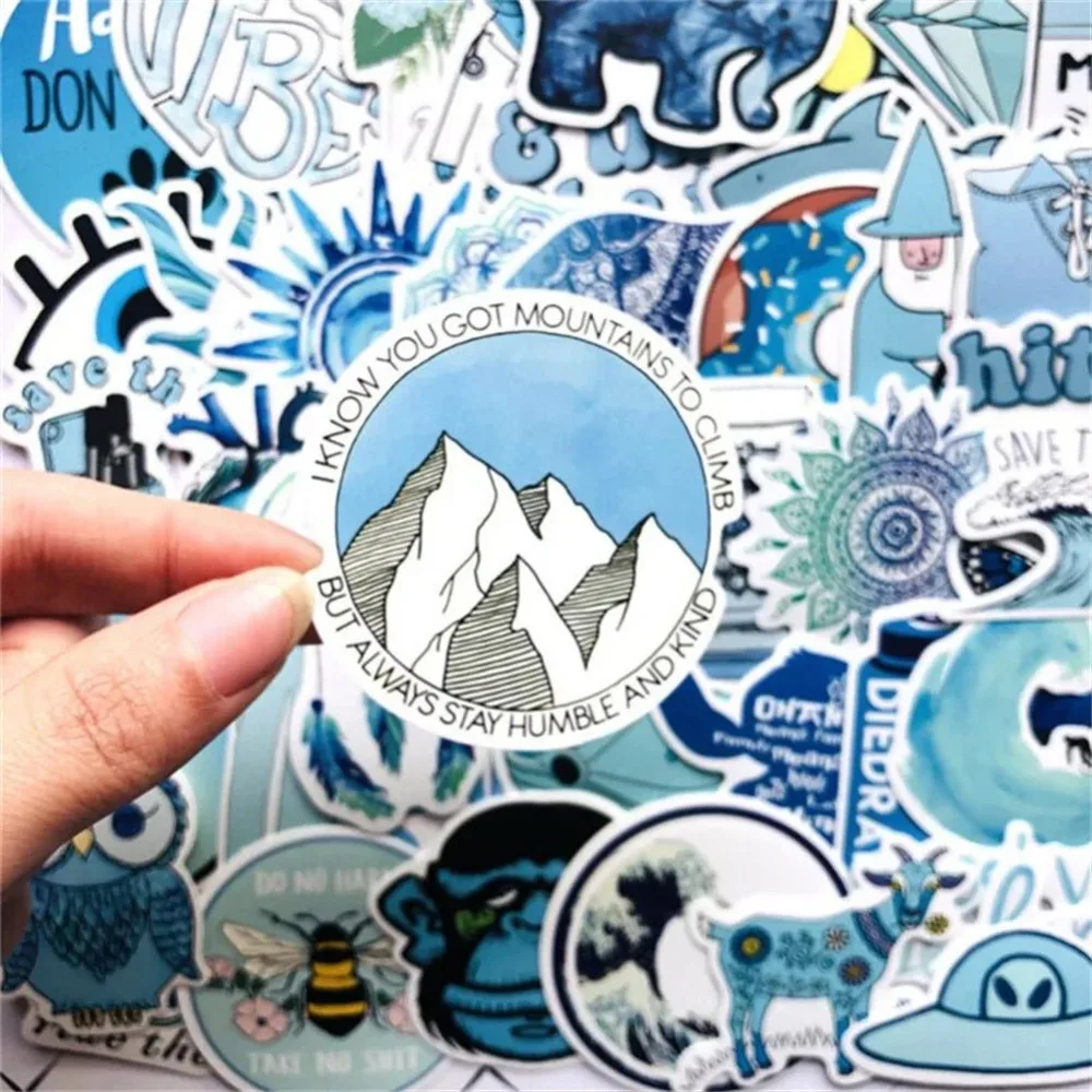 50 قطعة من ملصقات الكتابة على الجدران الكرتونية الزرقاء الطازجة للكمبيوتر المحمول والجيتار ولوح التزلج والثلاجة وخوذة ملصقات مقاومة للماء