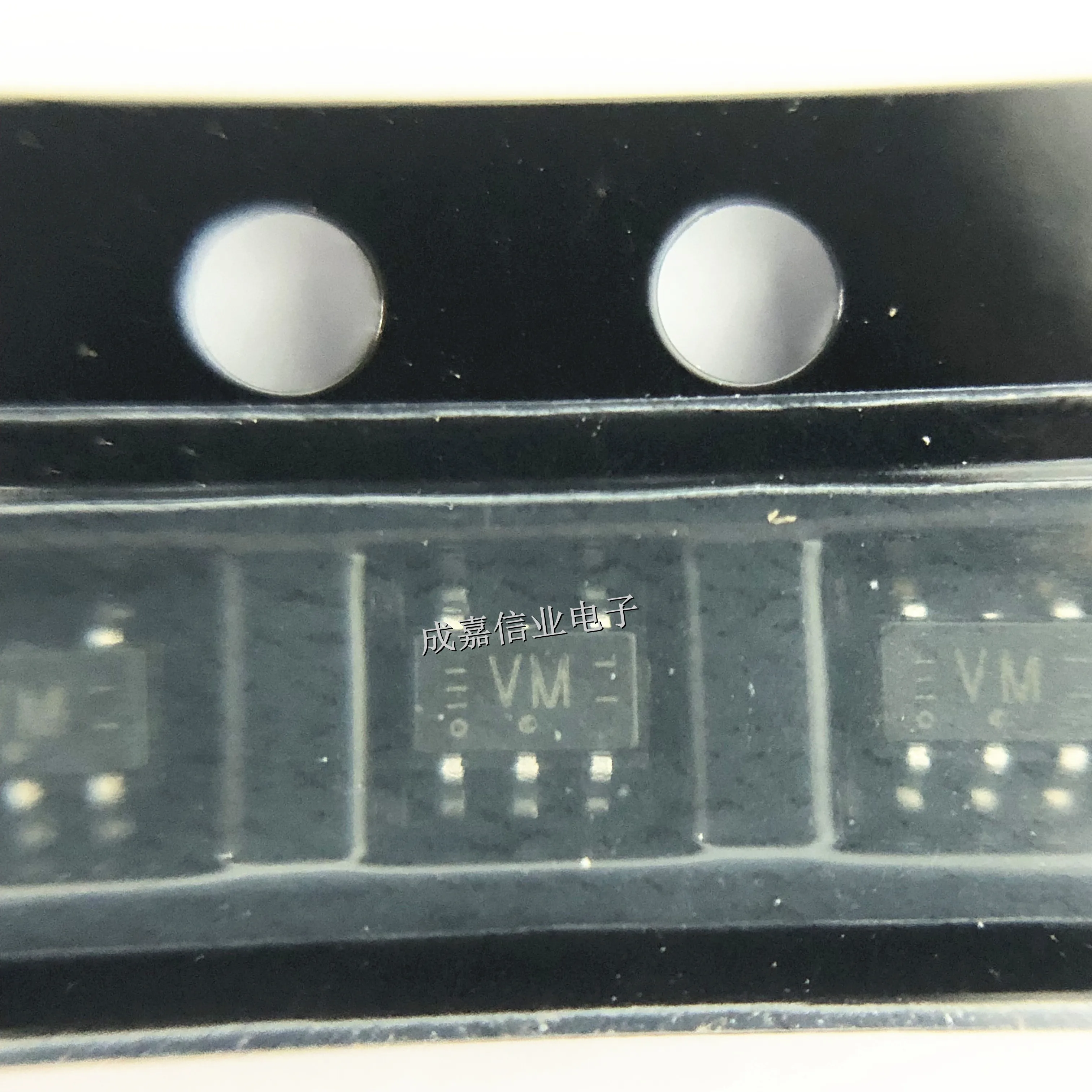 100pcs/Lot 74LVC1G125GW,125 TSSOP-5 MARKING;VM Buffers & Line Drivers Operating Temperature:- 40 C-+ 125 C