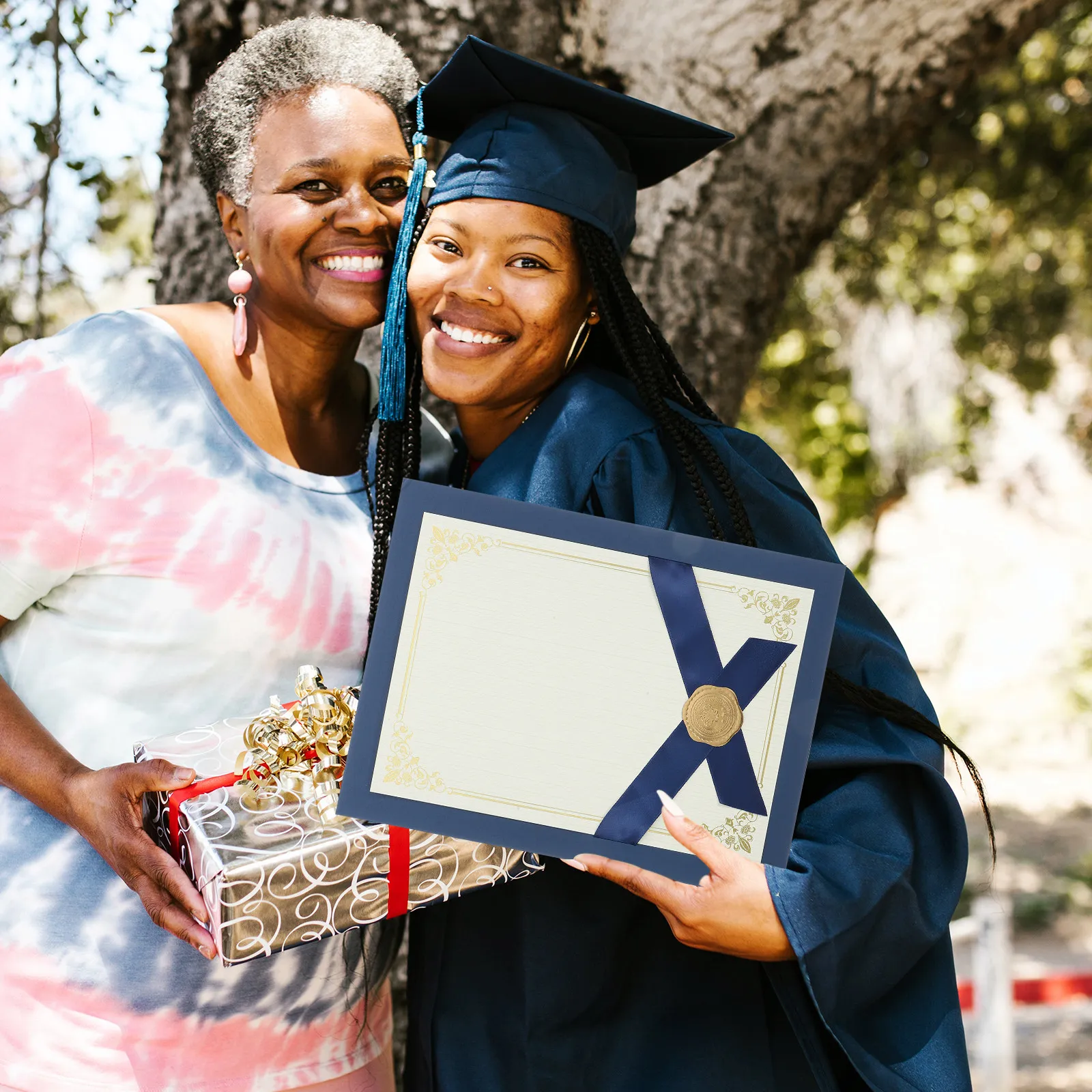

Элегантная рамка-обложка для дипломов и сертификатов из премиальной бумаги для офиса и школы