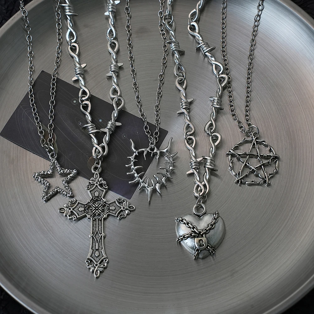 Y2K Metal Punk Chain Heart-Shaped Hollow Spike Pendant Necklace, Retro Metal Cross Pentagram Thorn Necklace Set, Suitable for Wo