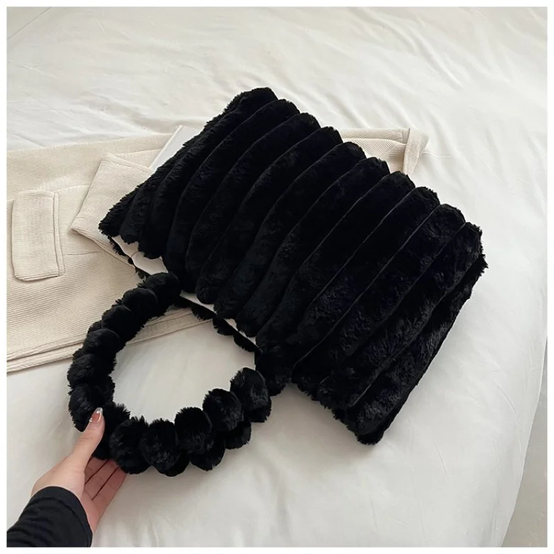 

Elegant Women's Leather Messenger Bag Luxury Designer Crossbody Shoulder Handbag Ladies Tote Premium Quality Fashionable