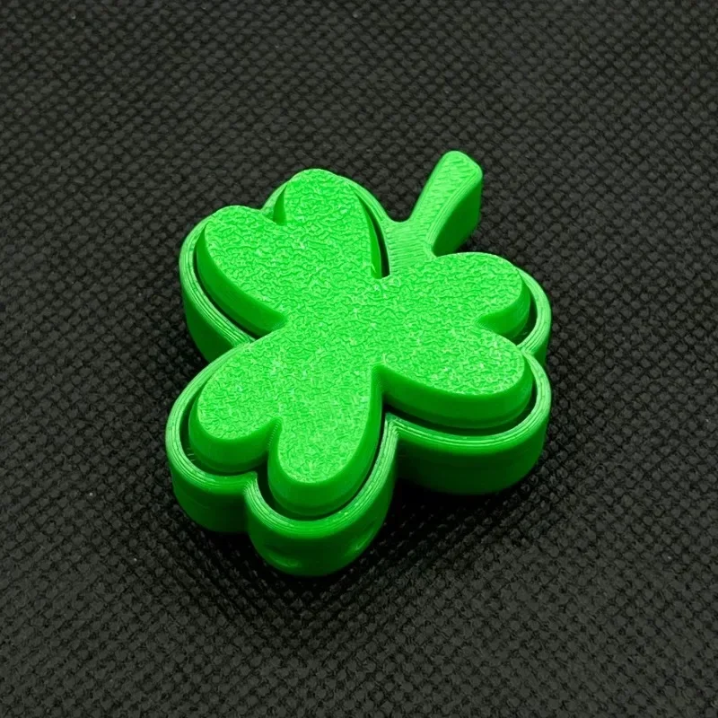 Fingertip toys 3D printed clover decompression toy pendant keychain clover four-leaf clover press toy high-value jewelry gift