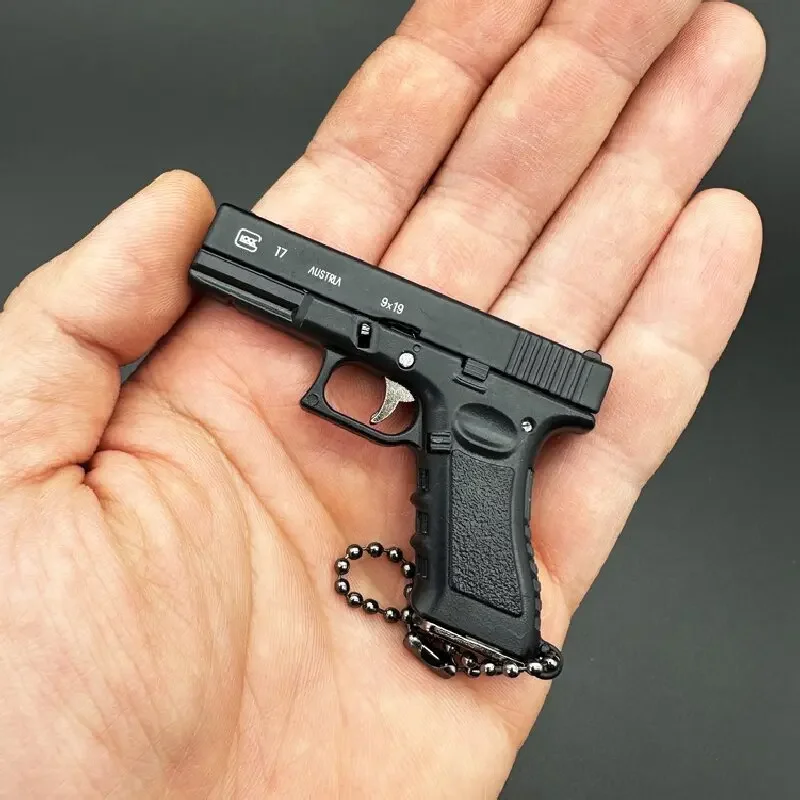 1: 3 Semi Alloy Glock 17 Pistol Shell Throwing Gun Models Mini Metal Toys Detachable Toy Gun Ornament Pendant Fake Gun for Gift