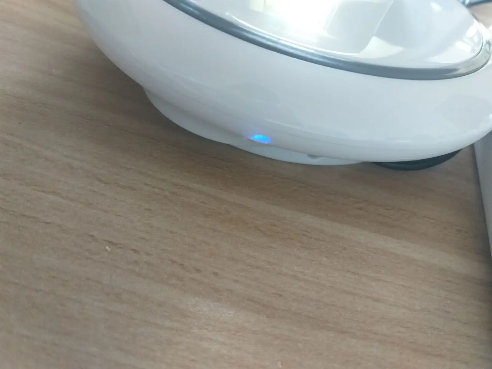 7.83Hz enhances sleep quality. The earth resonance frequency improves the taste of water, tea and wine. Circular color lights