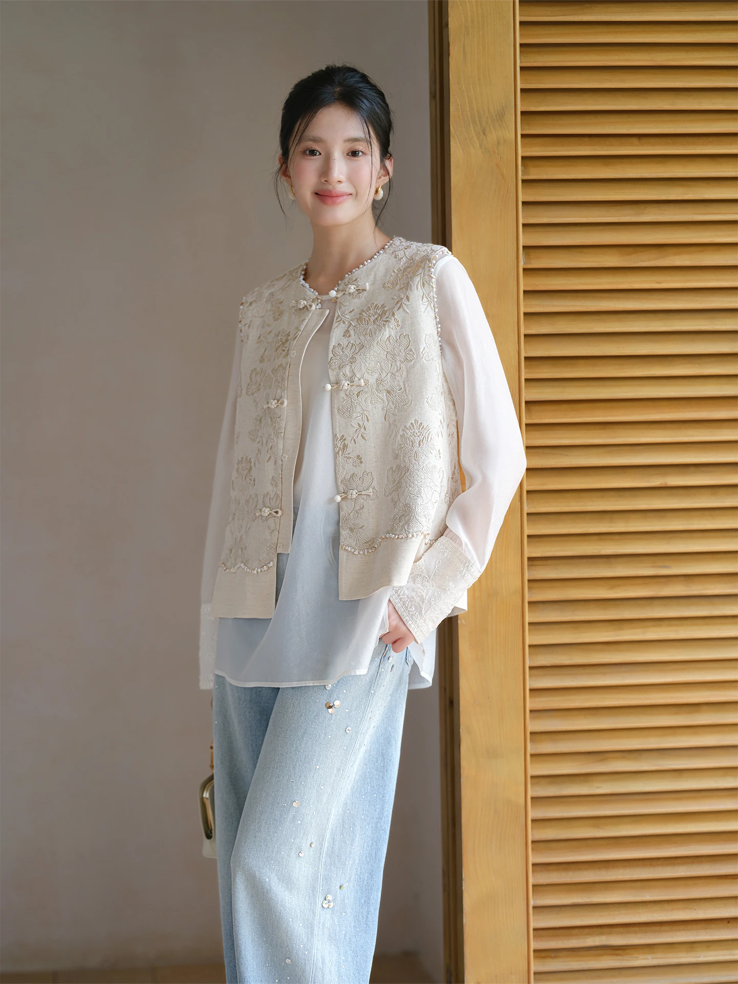 

New Chinese Sle Women's ort Top Embroidered Silk Linen Vest Spring 2026 Layering Imprive round Neline Loose Fit