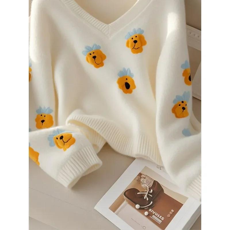 2024 Autumn New Soft Loose Lazy Style White V-neck Long-sleeved Embroidery Cartoon Puppy Knitted Sweater Pullover Top
