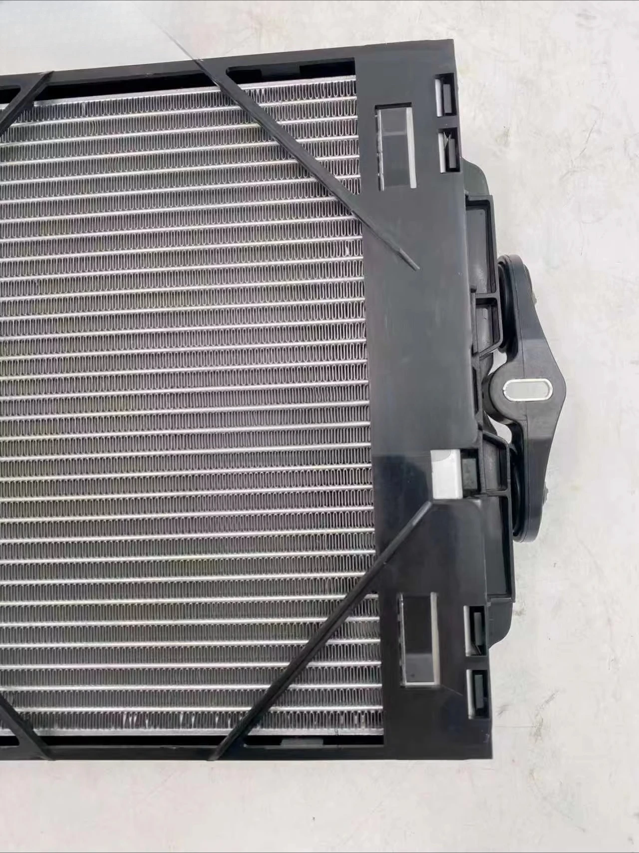 

High quality for Automotive Parts Engine Oil Cooler 17217572542 Suitable for Bmw 5 Series F07gt F10 Lci 6 Series F06 F13 Lci