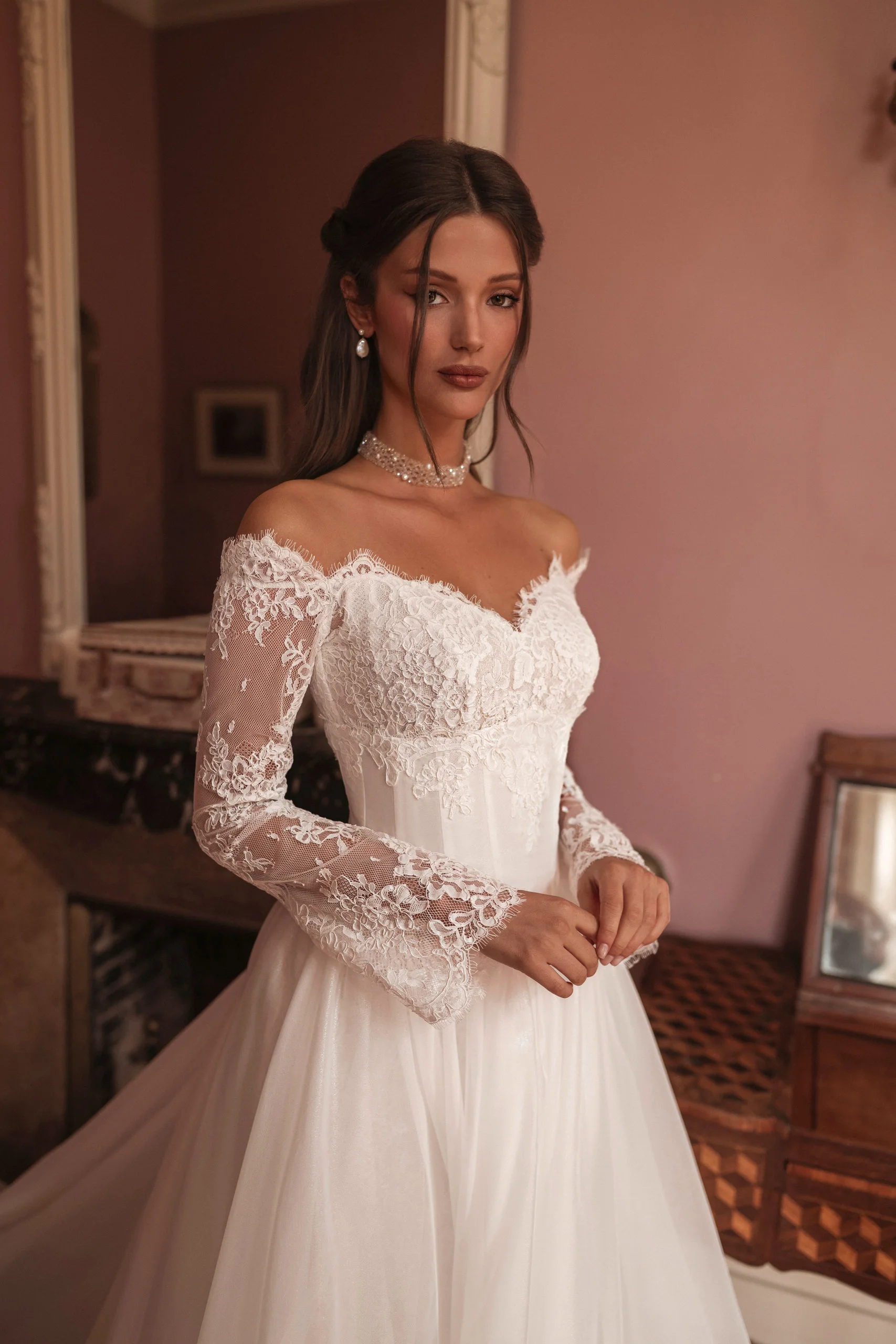 Sheer Fairy Wedding Dresses Elegant Off Shoulder A-Line Tulle Corset Floral Appliques Dubai Luxury Bridal Gowns SW528 Customized
