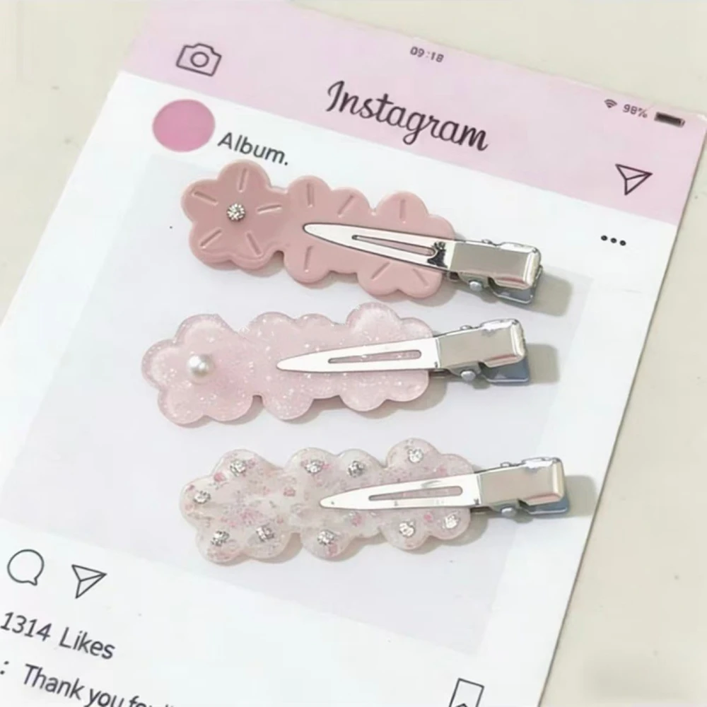 

Cute Pink Flower Hair Clips For Women Sweet Rhinestone Pearl Acrylic Barrettes Fashion Hair Accessories For Girls Daily Wear