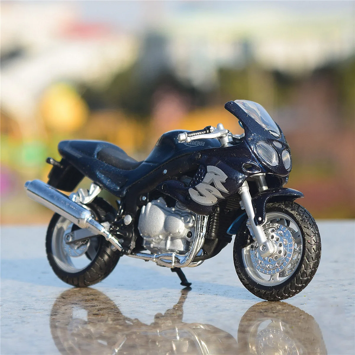 Maisto 1:18 TRIUMPH Sprint RS Alloy Motorcycle Model Diecast Metal Toy Race Motorcycle Model Simulation Collection Children Gift