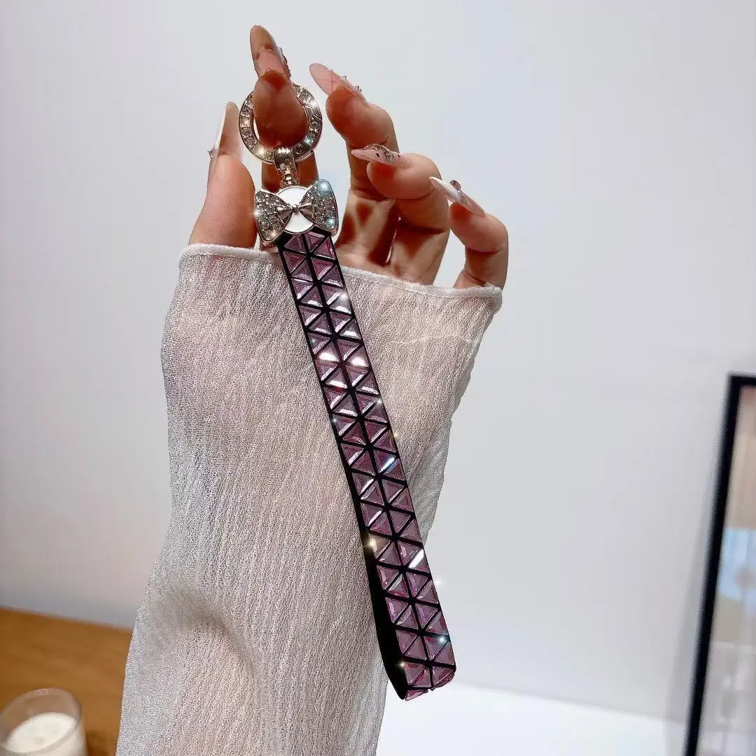 

Light Luxury High-quality Leather Velvet with Sparkling Diamond Bow Bracelet New Wrist-style Outdoor Anti-lost Phone Charm