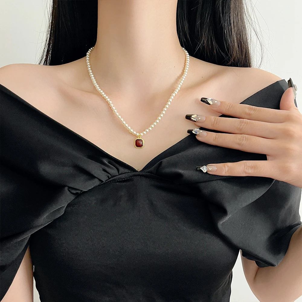 New Retro Ankela Red Heart-shaped Pearl Necklace for Women Girls Light Luxury Niche Collarbone Chain French Temperament Jewelry