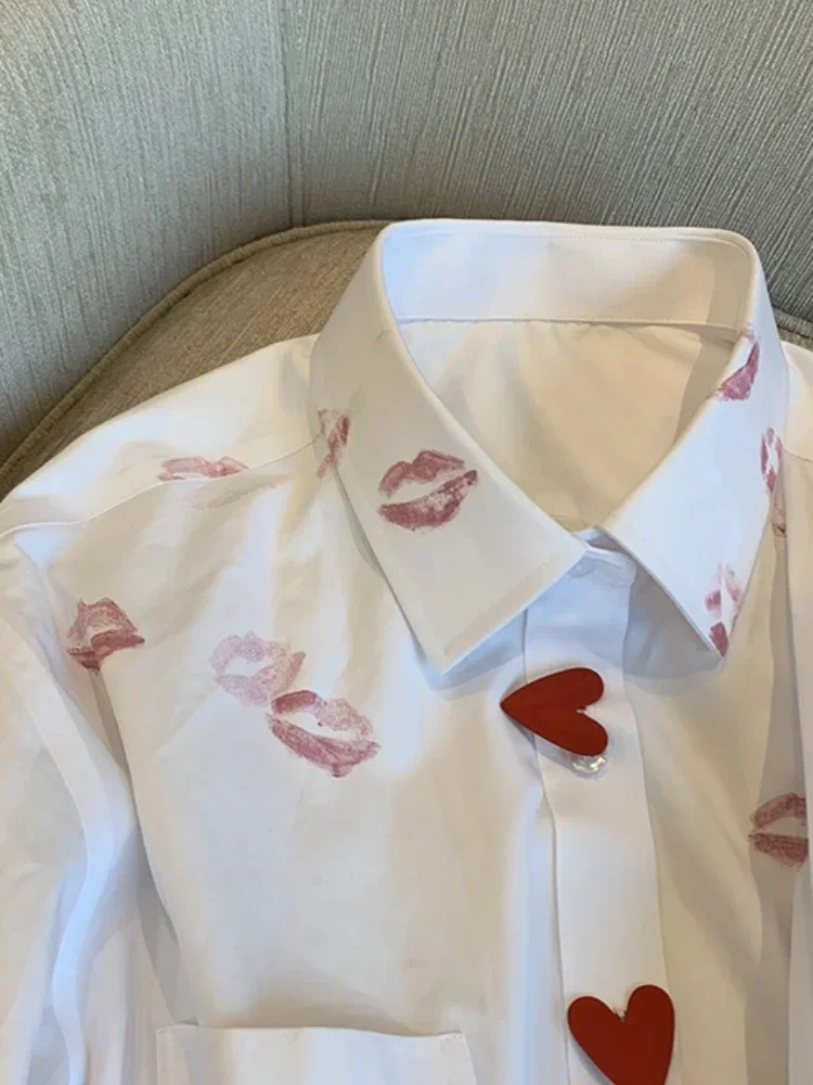 Camisa con solapa para hombre y mujer, camisa de manga larga con estampado de corazón y botones, color blanco, Harajuku, 2024