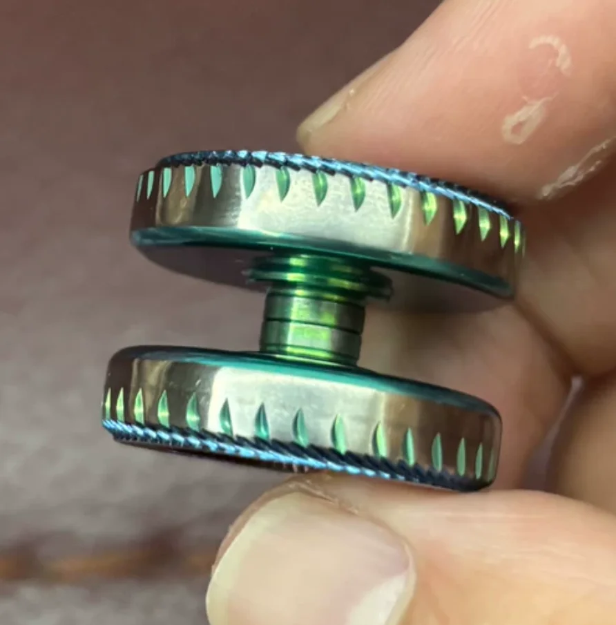 Used EDC TW&Nils Titanium Carving button 24.5mm * 18mm Stress Relief Toy Haptic Spinner Fingertip Gyroscope Decompression Toys