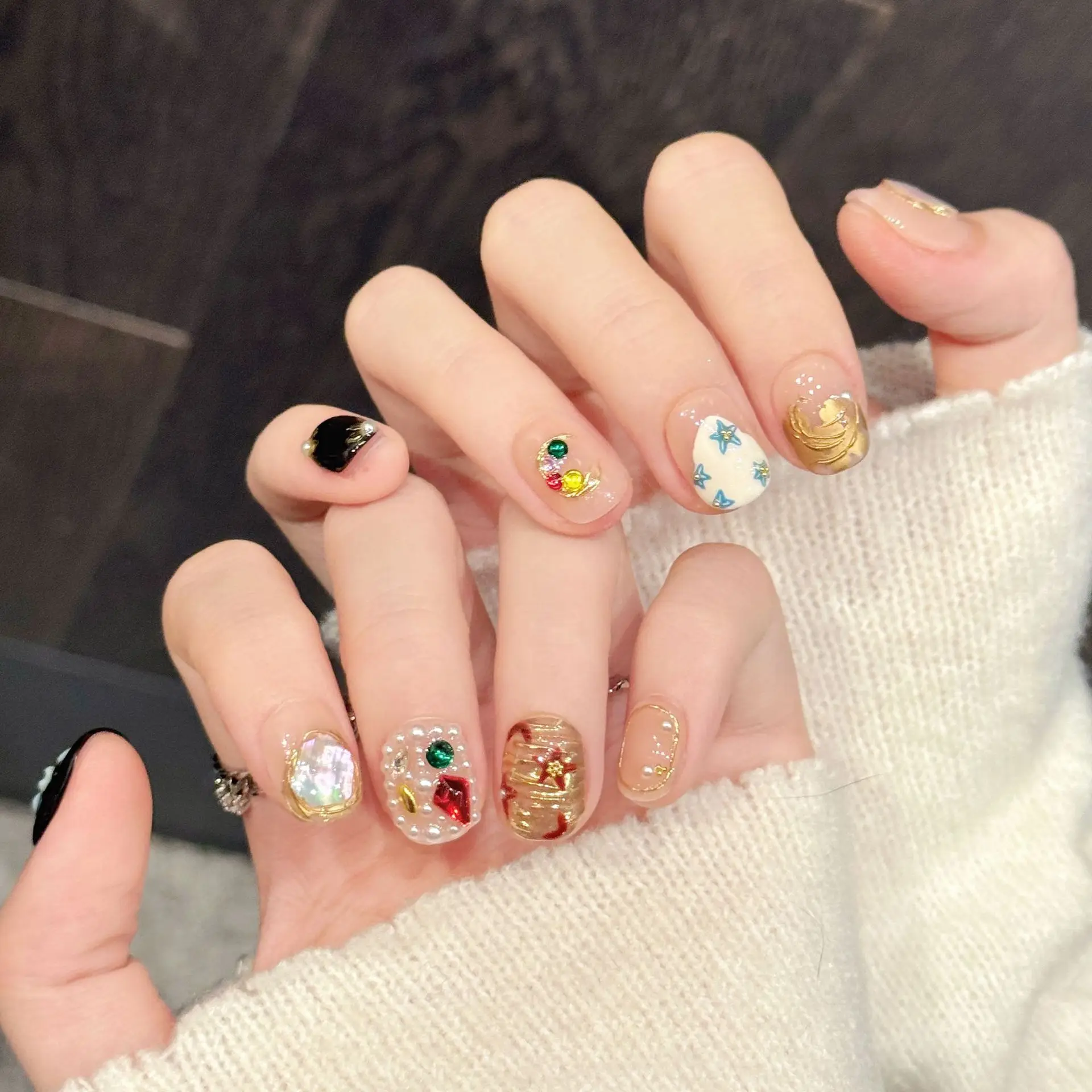Cute Short Press on Nails Handmade Round Nude Star Design Reusable Fake Nails with Glue Acrylic Nail Art Tip for Girls
