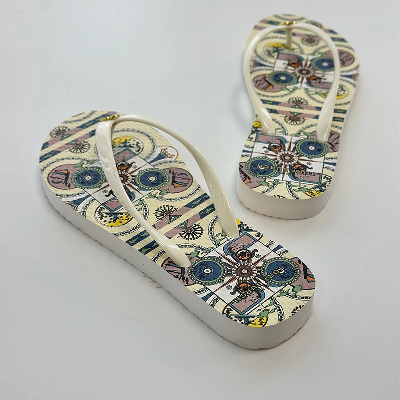 TB 2024 New Summer Flat Flip Flops Durable And Non-slip Holiday Slippers Versatile And Comfortable Floral Slippers