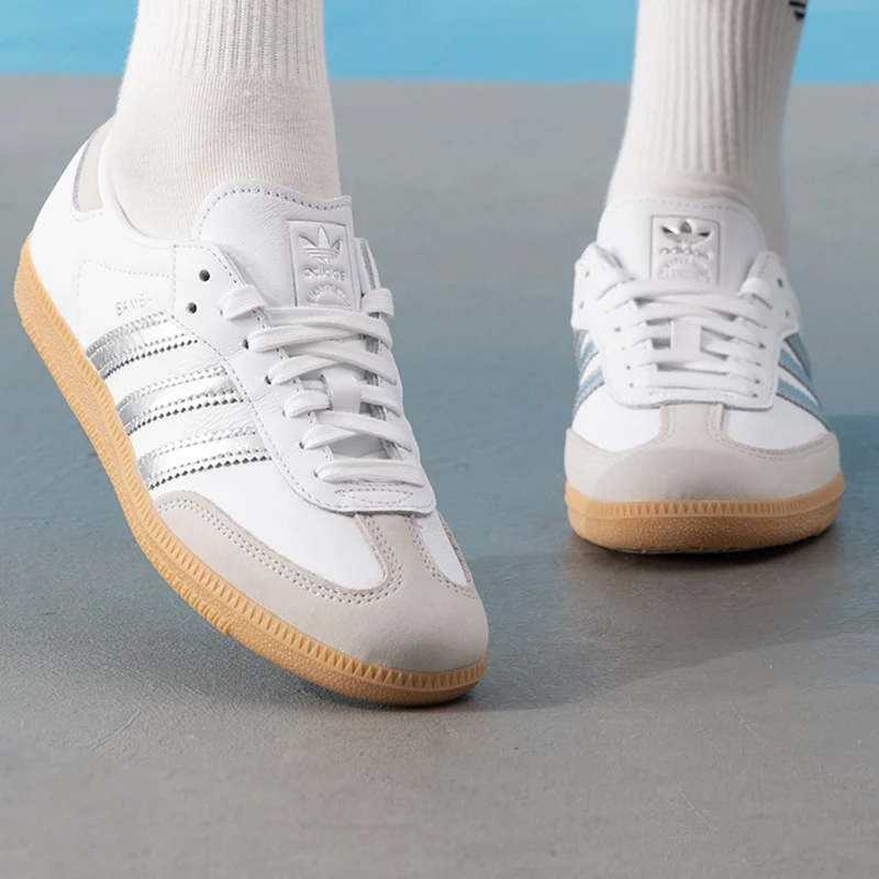 أحذية رياضية نسائية من Adidas Originals Samba Og، أحذية عصرية منخفضة الرقبة على شكل حرف T، أحذية كاجوال خفيفة الوزن ومقاومة للاهتراء Ji2725