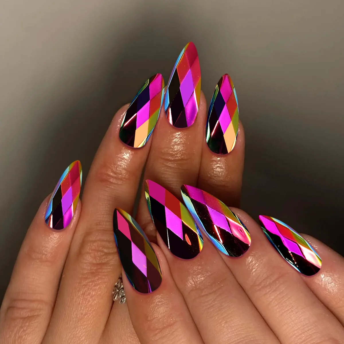 24 قطعة ضغط اللوز على الأظافر ثلاثية الأبعاد الماس المعين مطلي مرآة معدنية الأظافر وهمية يمكن ارتداؤها الحلو كول الأوروبي الأظافر كاذبة #4