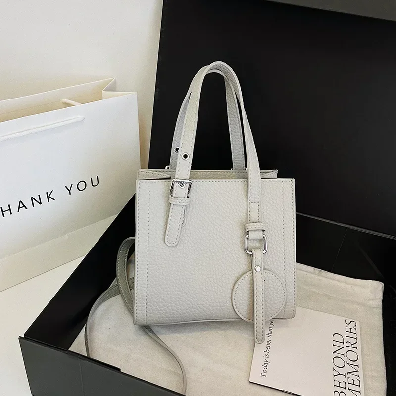 

Новинка в 2025 году: вдохновленная большая ручная сумка - вместительная - модная - упакованная, универсальная, универсальная, стили плеч/кросхем