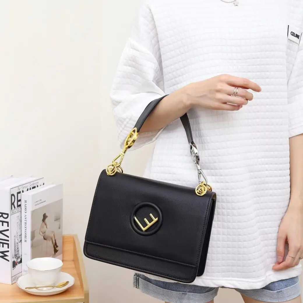 Hollow Carved Square Bag Luxury Design Handbag Clamshell Metal Shoulder Bag Pu Leather Material Cross Body Bag Evening Bag