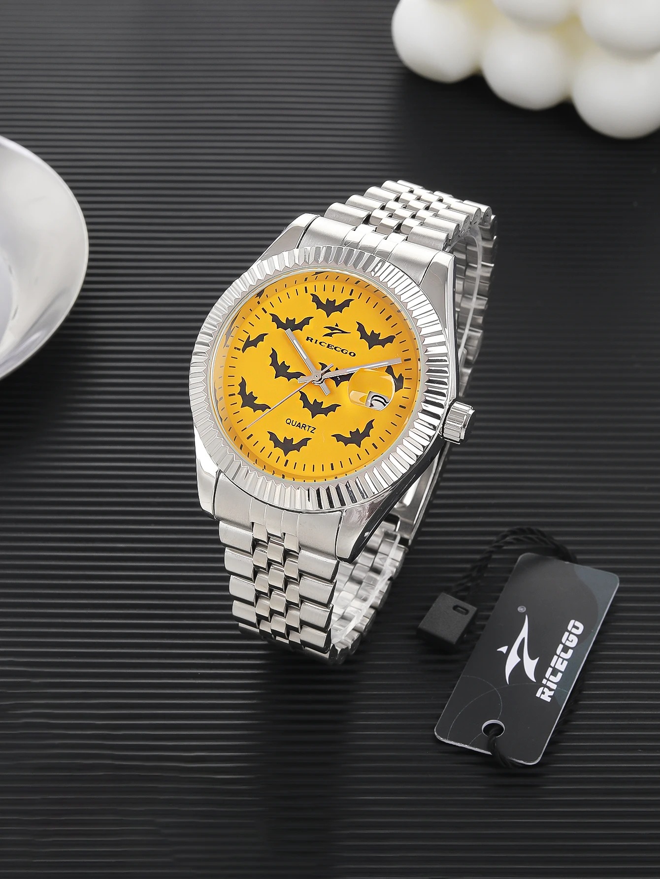 Ricecgo 1Pc Men's Classic Quartz Watch - Festive Style, Bat Pattern, Halloween Theme, Round Dial, Line Markers, Calendar Display, Stainless Steel Strap, Quartz Movement