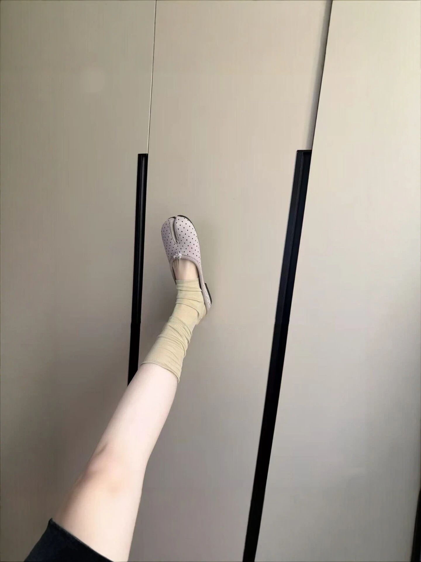 meias-femininas-primavera-verao-estilo-coreano-confortaveis-com-efeito-de-perna-nua-meias-pantufa-de-cano-medio-que-estimula