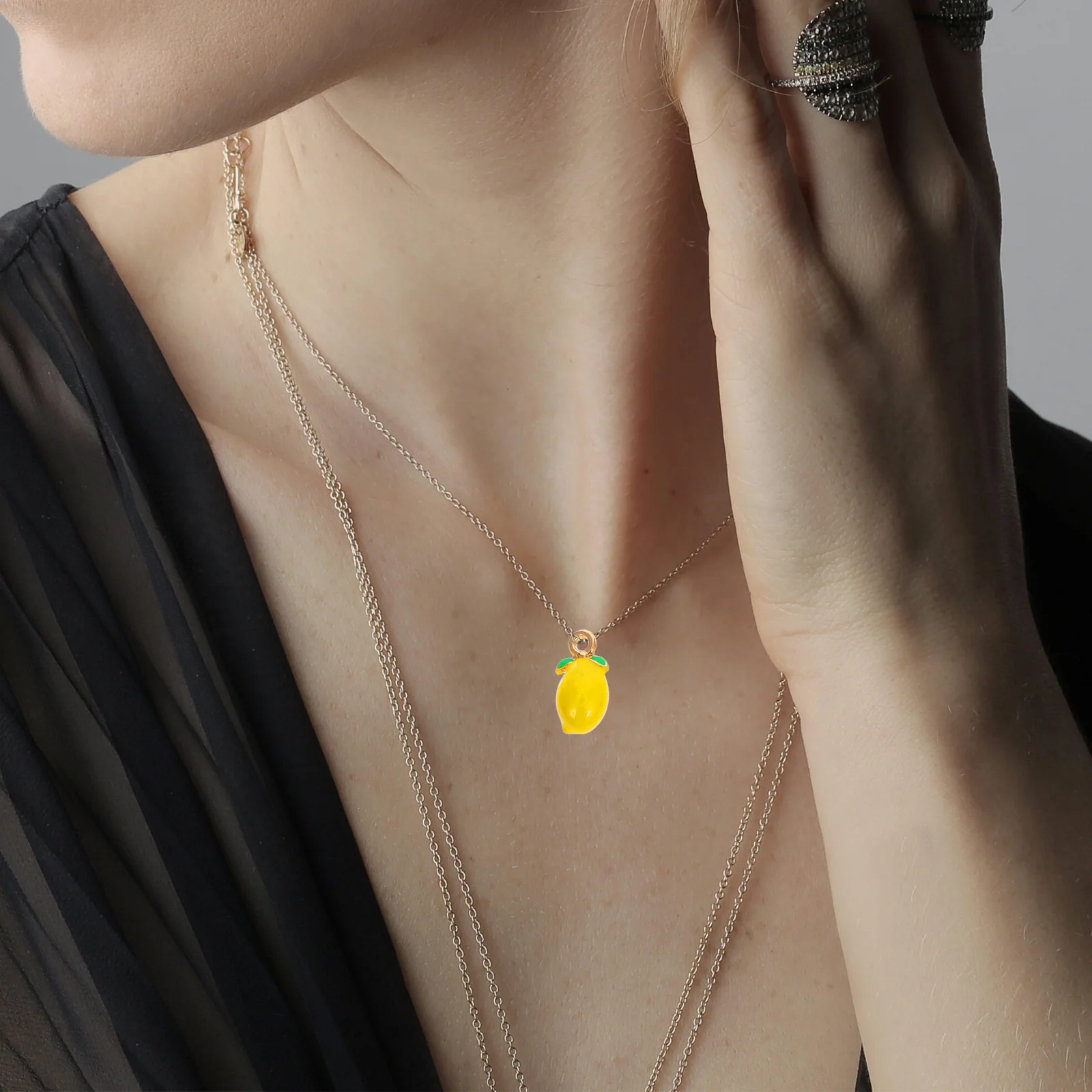 10 Stück Zitronen-Anhänger-Charms, realistisches Obst-Design für DIY-Schmuckherstellung, Schlüsselanhänger, Halskette, Pullover-Kette, Schlüsselbein-Zubehör