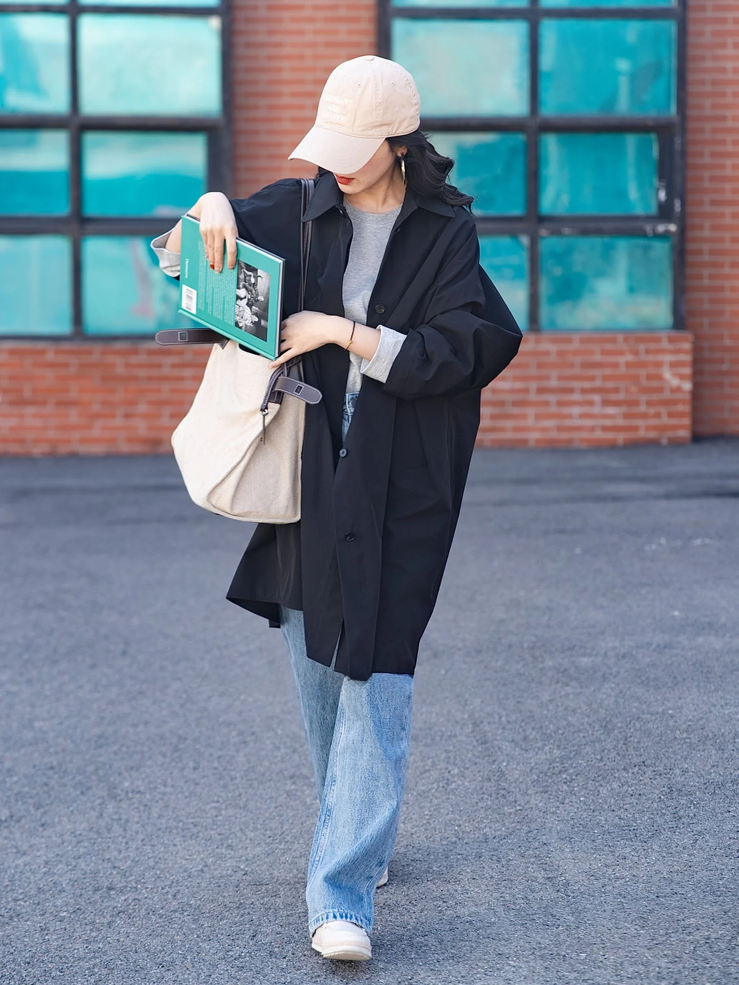 

Ant Wrinkle Retaining Flip Collar Design Elephant And Giraffe Walking Aura Switch mid Length Windbreaker 603209 for Women