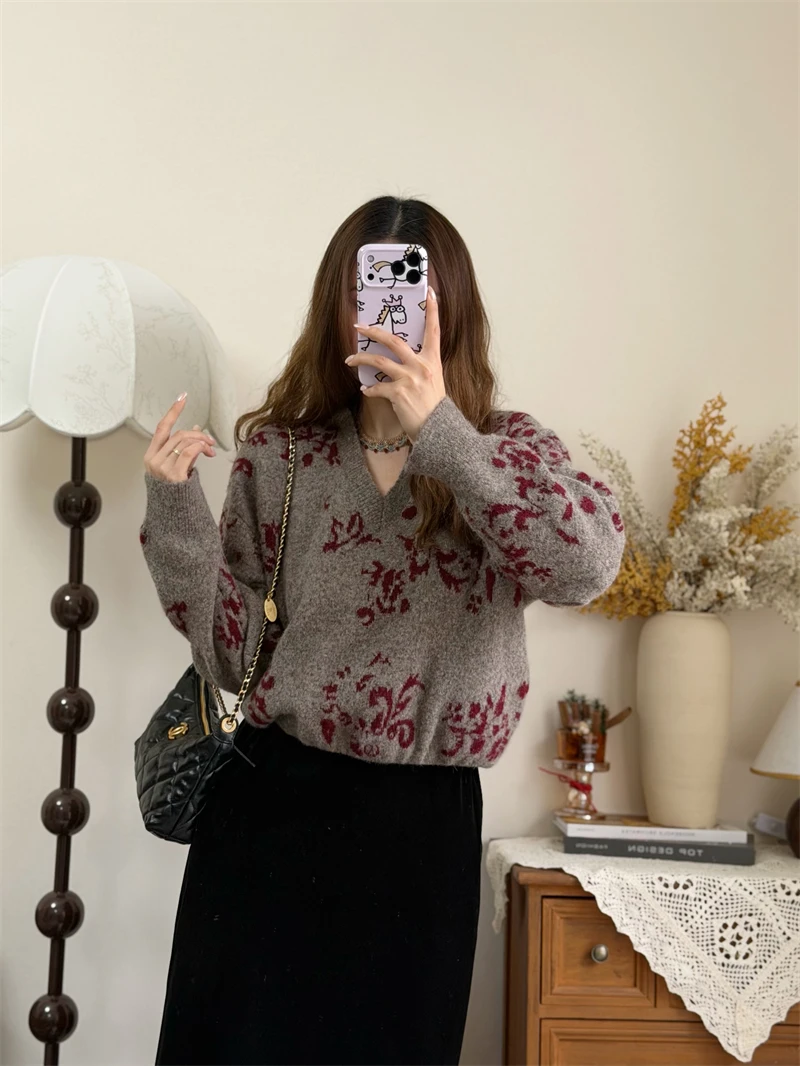 

Женский вязаный свитер в стиле ретро с V-образным вырезом, свободного кроя, из смесовой шерсти, зимний, модный, с цветочной вышивкой, с длинными рукавами