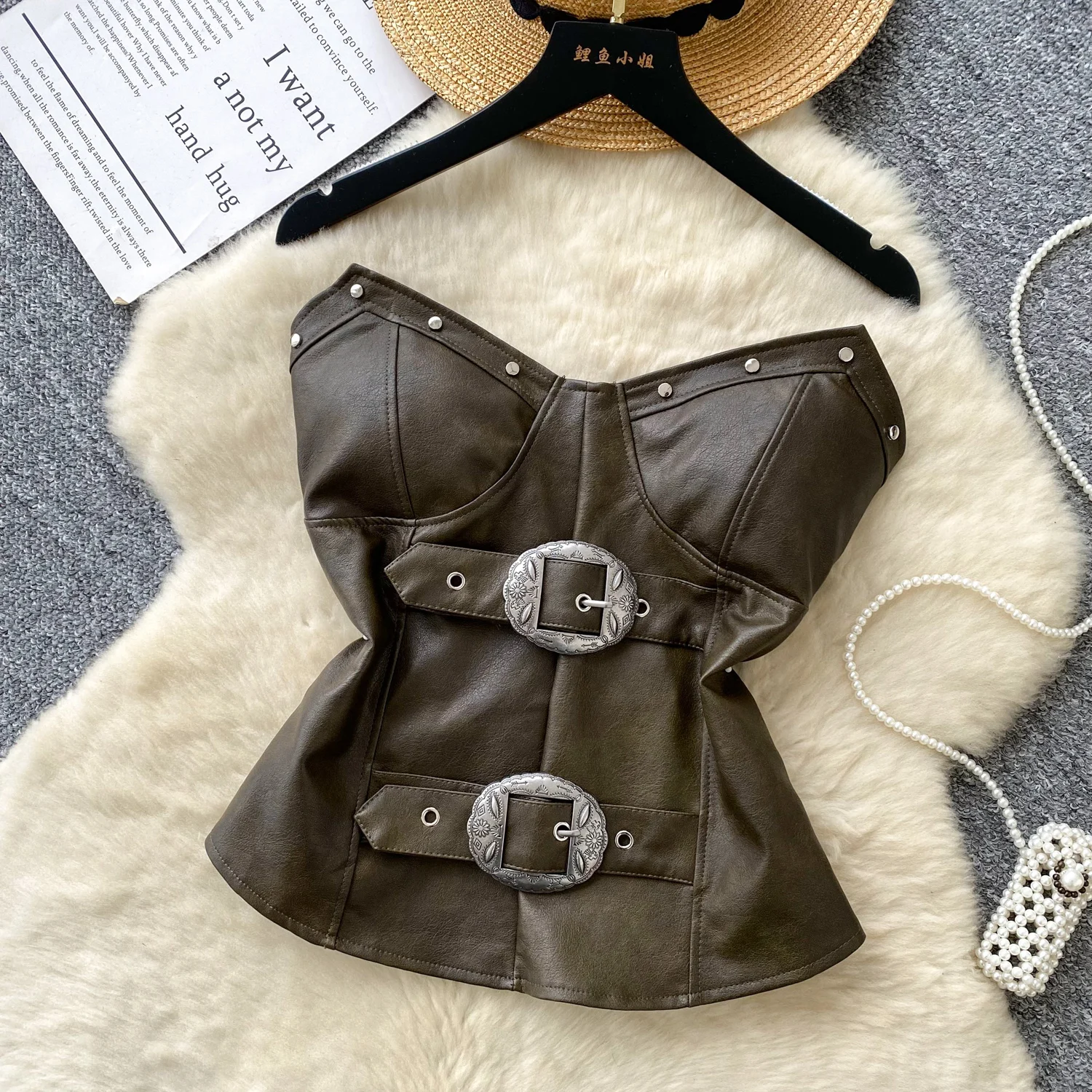 

Clothland Women Sexy PU Leather Blouse V Neck Sleeveless Strapless Crop Top Female Retro Slim Chic Tops Mujer WA402